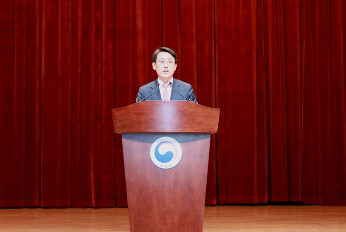 이준오 제 22대 중부지방국세청장이 20일 개최된 취임식에서 직원들에게 당부의 말을 전하고 있다.