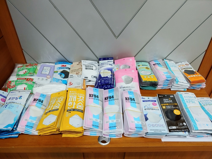 부산세무사회에 기부된 마스크들.