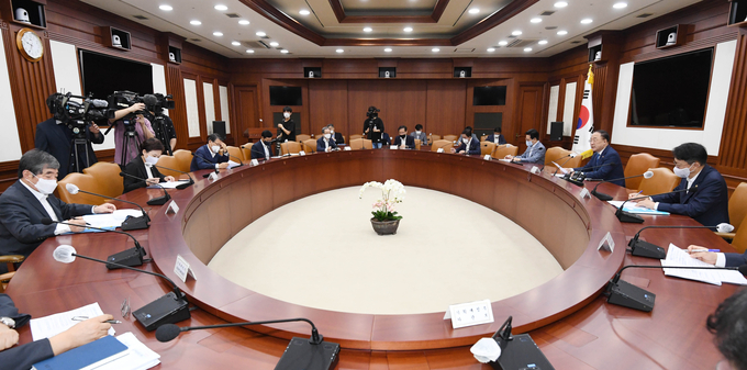 정부는 12일 정부서울청사에서 홍남기 부총리 주재로 제2차 부동산시장 점검 관계장관회의를 개최했다. <사진=기재부>