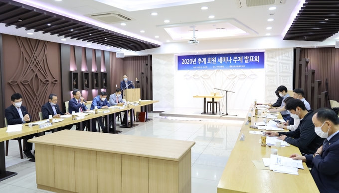 인천세무사회는 24일 인천 카리스호텔에서 2020년 추계 회원세미나 주제 발표회를 개최했다.