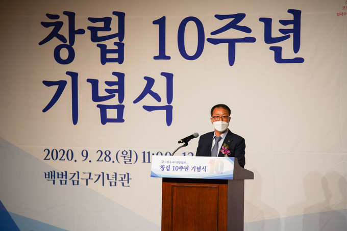 기우성 한국AEO진흥협회장이 기념사를 하고있다.