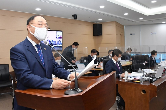 홍남기 부총리가 7일 국회 기재위 국감에서 모두발언을 하고 있다<사진=기재부>. 