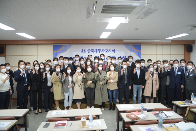 한국세무사고시회는 8일 한국교회100주년기념관에서 제7기 청년세무사학교를 열었다.