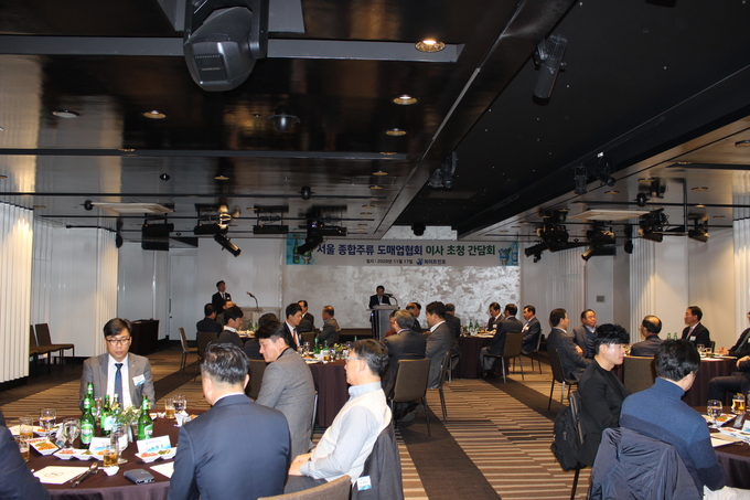 서울지방종합주류도매업협회와 하이트진로는 17일 쉐라톤팔레스서울강남호텔에서 간담회를 가졌다. 
