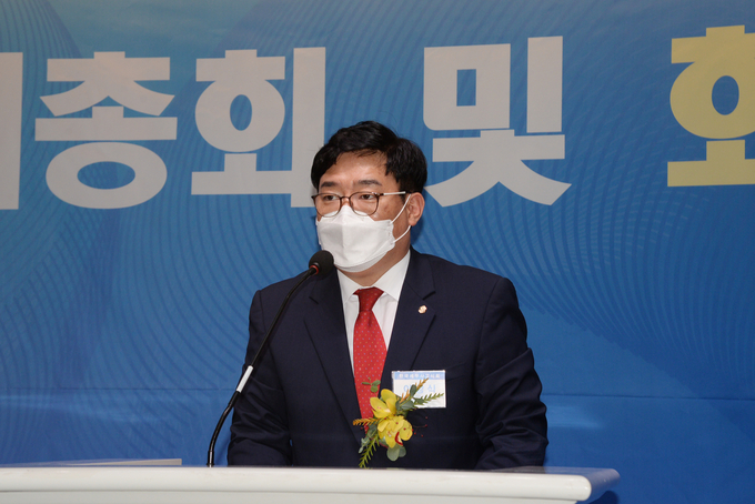 이창식 제25대 한국세무사고시회장이 취임사를 하고 있다.