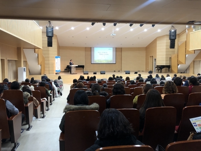 지난 1월 천안세무서가 나사렛대학교 경건관에서 천안시 원천징수의무자 등을 대상으로 실시한 ’2019년 귀속 연말정산 실무교육‘.<사진=천안세무서>