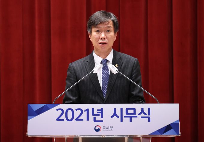 김대지 국세청장이 4일 시무식에서 신년사를 하고 있다. <사진=국세청>