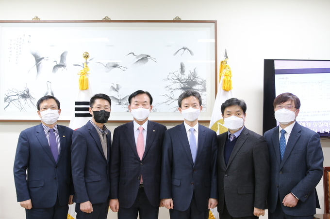 서울세무사회는 27일 회관에서 민주원 서울지방국세청 성실납세지원국장과 부가가치세 및 면세사업자 사업장 현황신고 간담회를 가졌다.