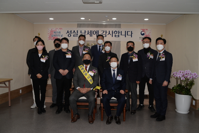 용산세무서는 3일 지하 1층 강당에서 성실 납세에 감사하는 의미를 전하는 제55회 납세자의 날 기념행사를 개최했다.