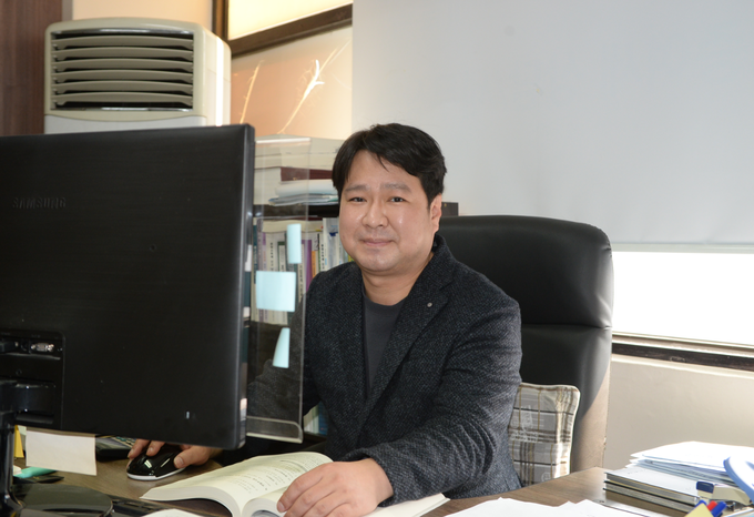 11일 서울 용산구 나진전자상가에 위치한 진영세무회계사무소에서 정명교 세무사를 만나 세정협조자로서 느낀 바를 들었다.