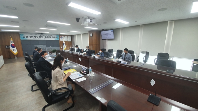 인천세무사회는 인천국세청과 29일 종합소득세 신고 간담회를 가졌다.