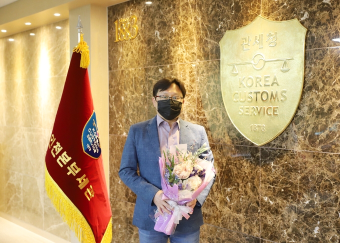  '4월의 인천세관인'에 선정된 권영규 인천세관 조사국 관세행정관.