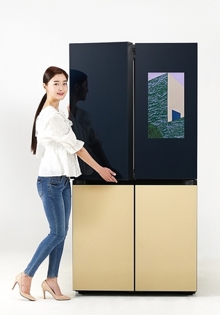 비스포크 냉장고 패밀리허브 신제품(사진=삼성전자)