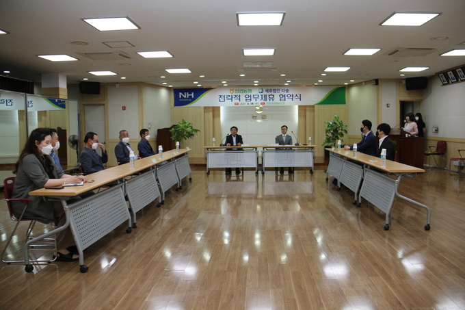 이날 협약식에는 양사 관계자 10여명이 참석했다.(사진=세무법인 다솔)
