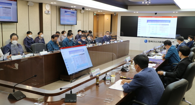 더존비즈온은 14일 대전광역시 유성구 한국가스기술공사에서 ‘차세대 정보시스템(K-ERP) 구축 사업’ 중간보고회를 가졌다.(사진=더존비즈온)
