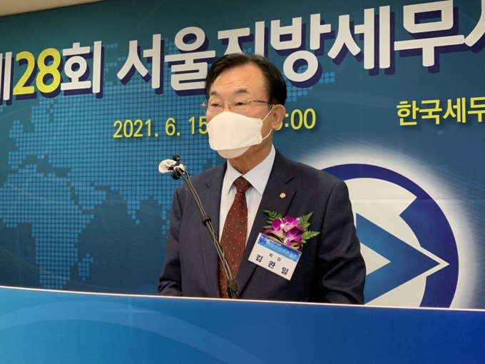 김완일 서울회장이 인사말을 하고 있다.