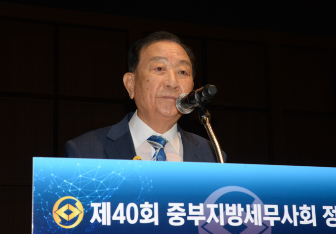 구종태 고문이 축사를 하고 있다.