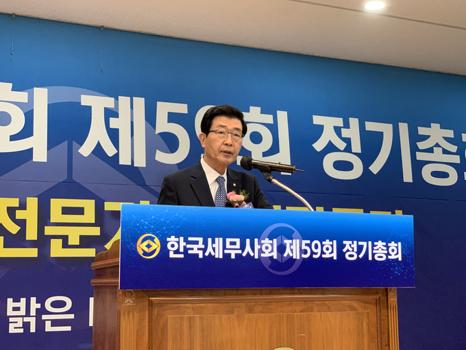 원경희 회장이 인사말을 하고 있다.