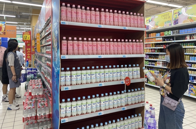 중국 산동성 청도시 대륜발마트에 입점한 밀키스 진열대.(사진=롯데칠성음료)
