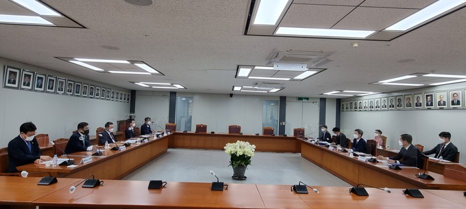 서울세무사회는 2021년 1기 부가가치세 확정신고를 앞두고 지난 6일 서울국세청과 간담회를 가졌다.