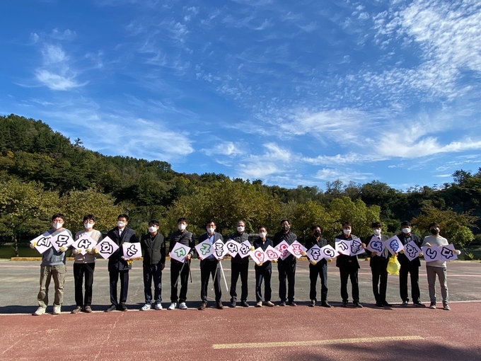 진주지역회 세무사들이 환경보호 캠페인을 시작하고 있다. 