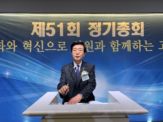 원경희 한국세무사회장이 세무사고시회 정기총회에 참석해 축사를 하고 있다. 