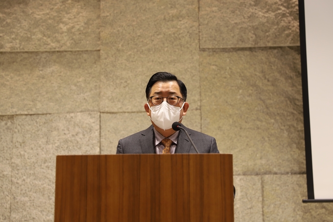 김영식 한국공인회계사회장이 세미나에 앞서 인사말을 하고 있다.