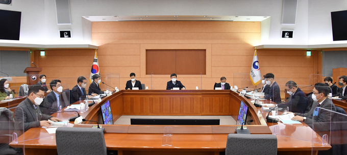 안도걸 기획재정부 차관이 14일 서울 광화문 정부청사에서 열린 '제14차 재정관리점검회의'를 주재하고 있다<사진=기재부>.