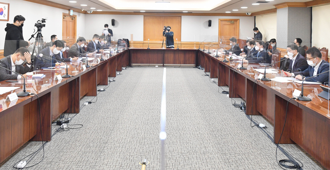 이억원 기재부 차관이 '거시경제금융회의'를 주재하고 있다<사진=기재부>.