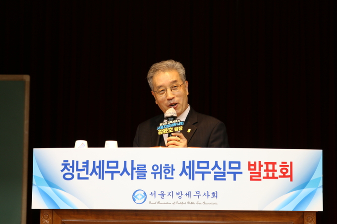 강윤호 젤스아카데미 원장이 리더십 강연을 하고 있다. 