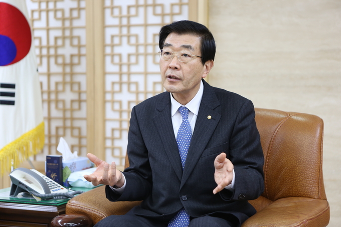 원경희 한국세무사회장이 세무사법 개정 과정의 어려움에 대해 얘기하고 있다. 