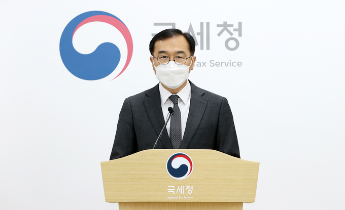 최재봉 국세청 개인납세국장이 5일 국세청 기자실에서 2021년 제2기 귀속 부가세 확정신고·납부 관련 브리핑을 하고 있다.(사진=국세청)