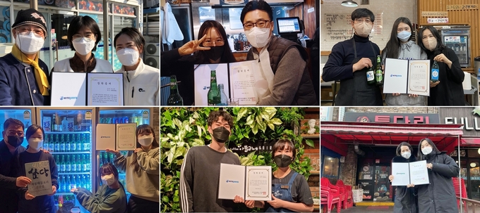 하이트진로홀딩스는 사회환원활동의 일환으로 70여명의 요식업 종사자 자녀들에게 장학금을 지원했다.
