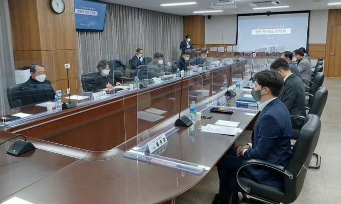 인천지방세무사회는 지난 10일 인천청에서 인천지방국세청과 법인세 신고 간담회를 가졌다. 