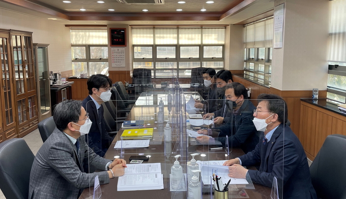 대구세무사회는 지난 3일 대구청과 법인세 신고 간담회를 가졌다.