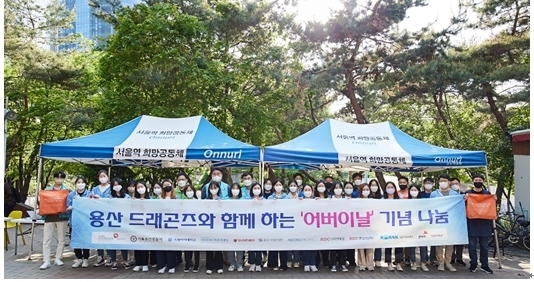 삼일회계법인은 지난 3일 ‘용산 드래곤즈’, 서울역쪽방상담소와 함께 용산구 쪽방촌 주민에게 생필품을 전달했다.