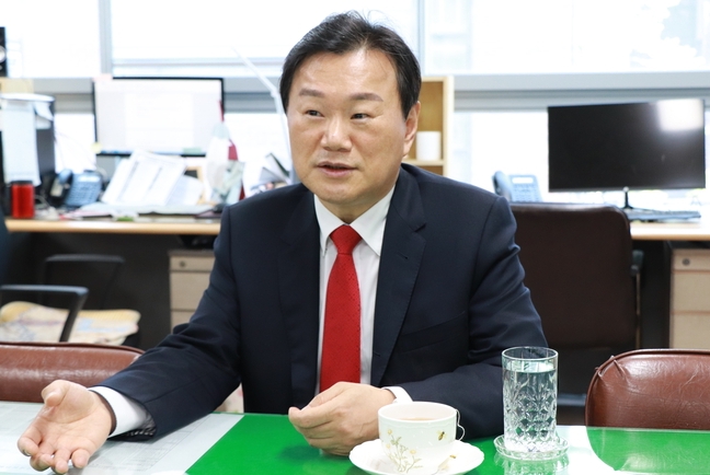 이종탁 세무사가 서울지방세무사회 현안에 대해 얘기하고 있다. 