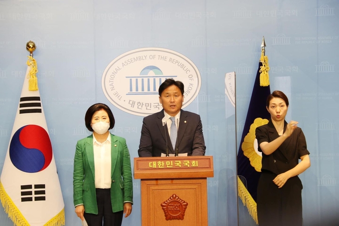 김영진 의원이 국세청장 인사청문회와 관련한 성명서를 발표하고 있다<사진=의원실>. 
