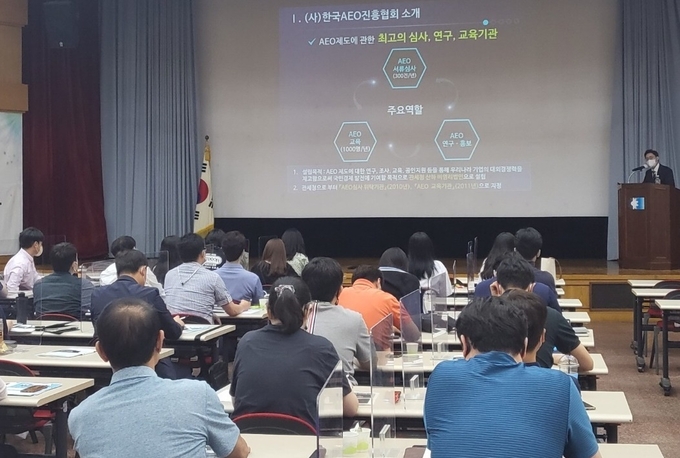 인천세관은 14일 현대두산이프라코어 협력사를 대상으로 AEO 및 FTA 원산지 관리 교육을 실시했다.