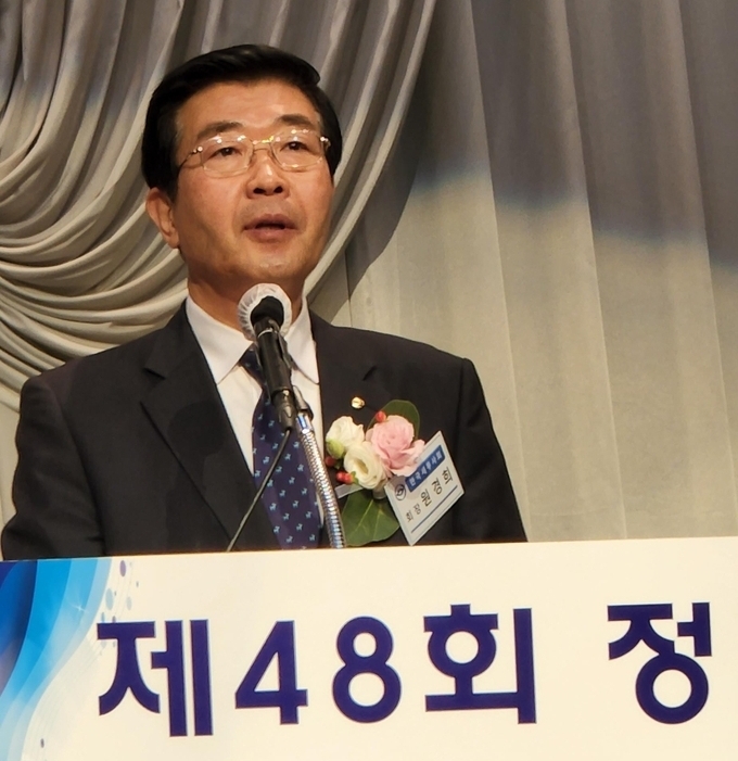 원경희 한국세무사회장이 치사를 하고 있다.