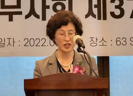 이찬희 한국여성세무사회장이 인사말을 하고 있다.