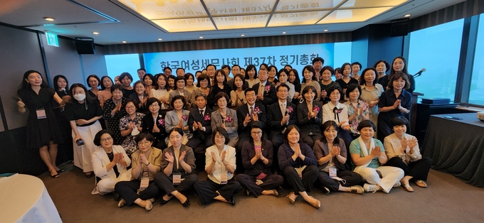 한국여성세무사회는 30일 서울 여의도 63빌딩에서 제37회 정기총회를 개최했다.