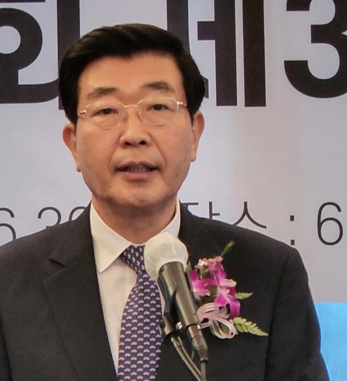 원경희 한국세무사회장이 축사를 하고 있다.