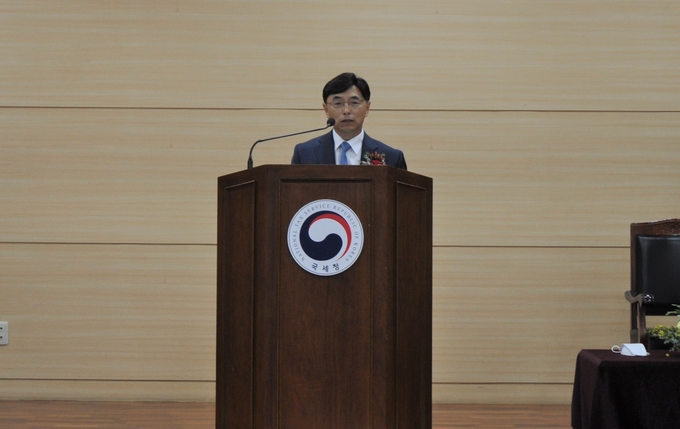 이세환 신임 원주세무서장이 취임식에서 당부의 말을 전하고 있다.