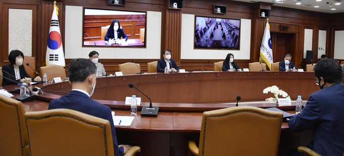 방기선 기획재정부 차관이 정부서울청사에서 '경제 형벌규정 개선 TF' 출범회의를 주재하고 있다<사진=기재부>.