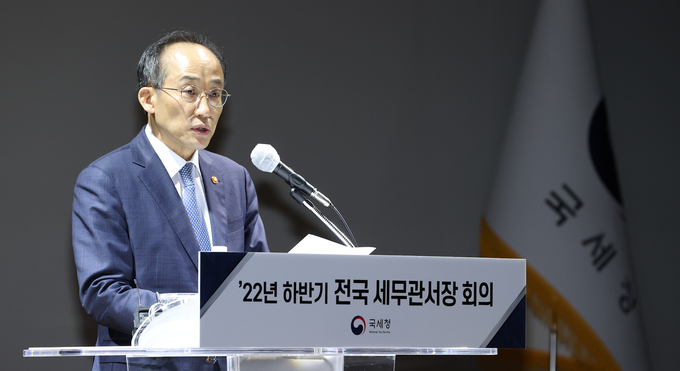 추경호 부총리가 전국세무관서장회의에서 치사를 하고 있다.(사진=국세청)