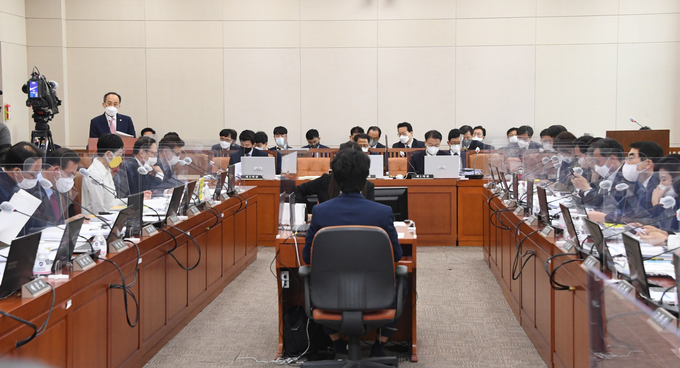 추경호 부총리 겸 기획재정부 장관이 지난 4일 기재위 국정감사에 참석해 인사말을 하고 있다<사진=기재부>.