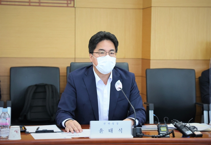 윤태식 관세청장이 전자상거래 관련 국민편의 및 수출 제고방안을 발표하고 있다.<사진=관세청>