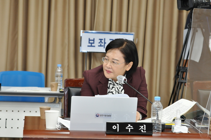 14일 국회 기획재정위원회 광주지방국세청 국정감사에서 이수진 더불어민주당 의원이 광양세무서를 신설해야 한다고 주장하고 있다.