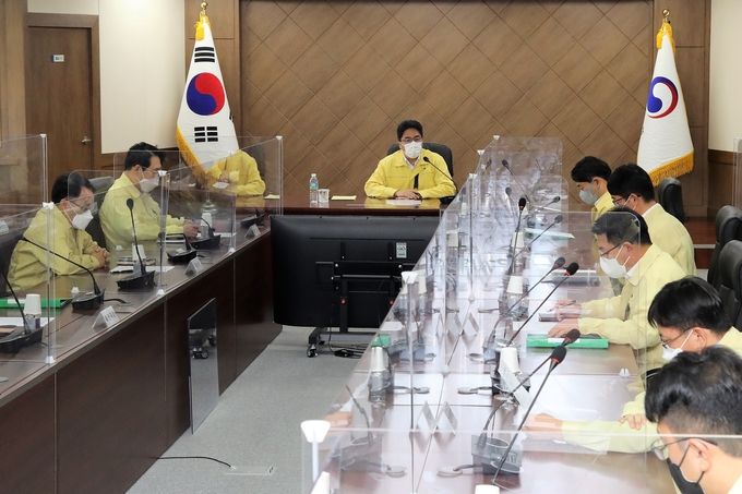 윤태식 관세청장은 31일 이태원 사고 관련 긴급 간부회의를 개최하고 관세청의 지원이 한 치의 부족함이 없도록 신속하고 적극적으로 조치할 것을 지시했다.(사진=관세청)